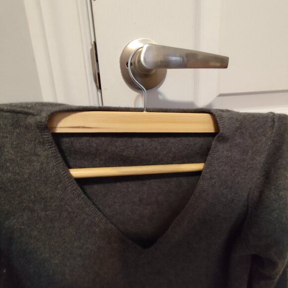 Women's V-Neck Sweater in Gray - Picture 4 of 5
